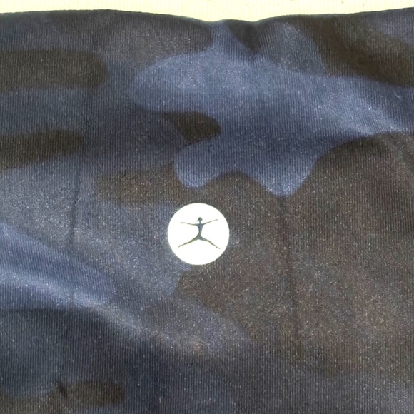 Danskin 7/8 Brushed Legging Size medium -- 2 available - Picture 5 of 6